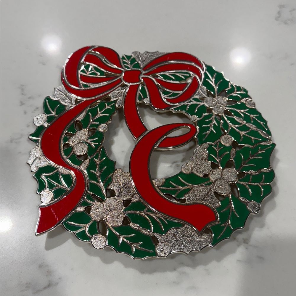 Vintage Christmas Wreath metal Trivet